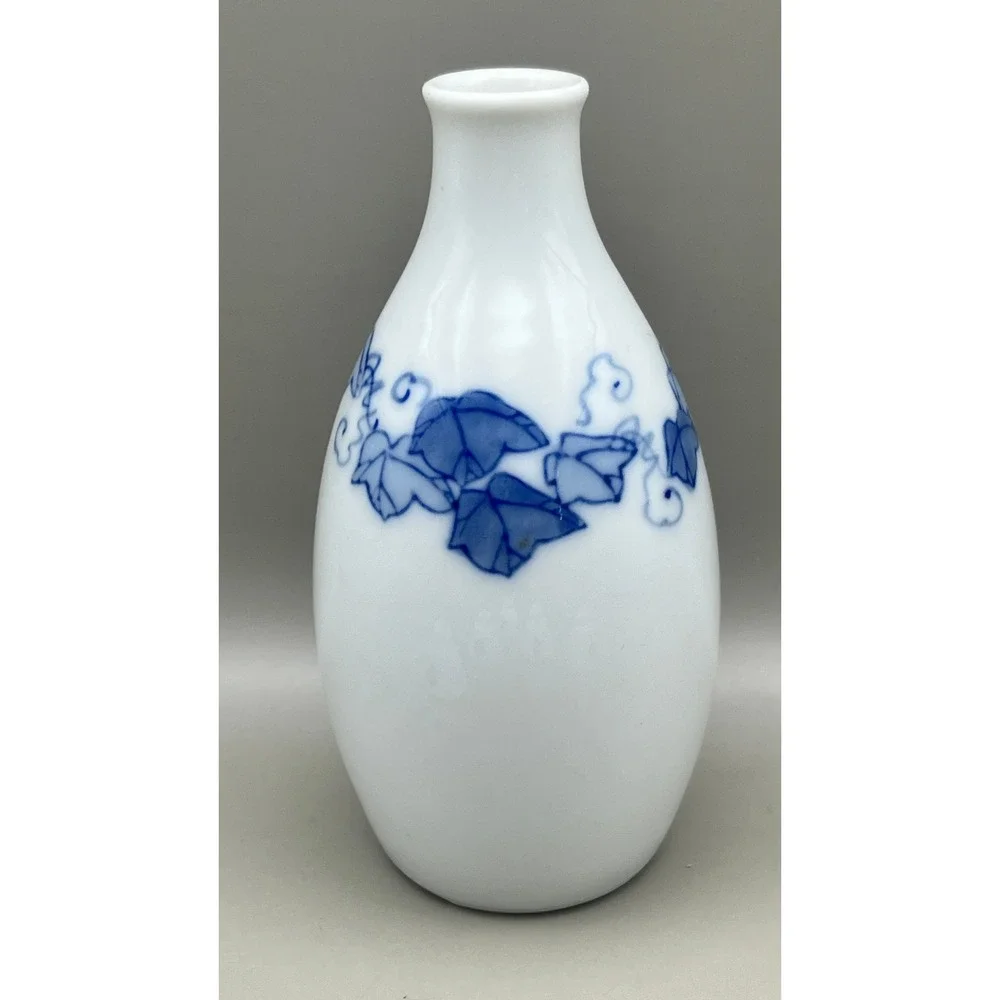 Japanese Sake‎ Set White Blue Porcelain Tokkuri Carafe 5 Ochoko Cups Ivy As Is